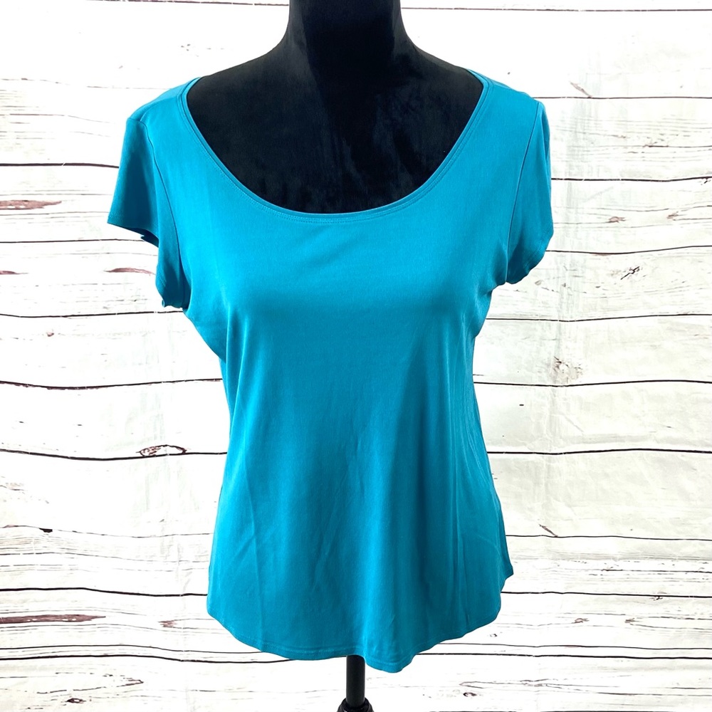 Eileen Fisher Top Women’s Medium Blue 100% Silk Short Sleeve Light Weight .